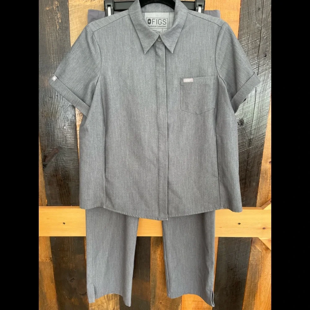 FIGS Technical Collection scrub top & pants set, color Graphite, size M